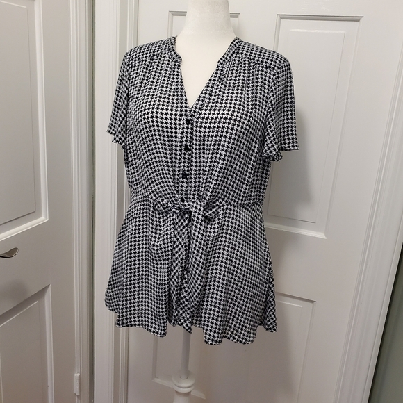 Torrid Georgette Flutter Sleeve Blouse Size 1=14/16, Houndstooth Print - Picture 10 of 11